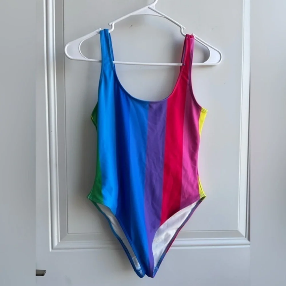 🆕 NWT 🆕 Forever 21 one piece juniors Small